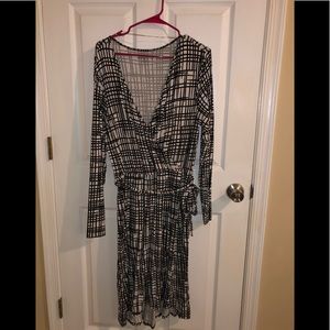 Wrap dress black and white